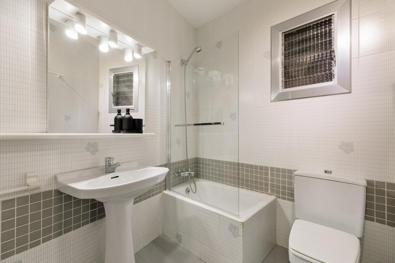 Apartment Serralada - 4 Bedrooms And Terrace In Sant Gervasi